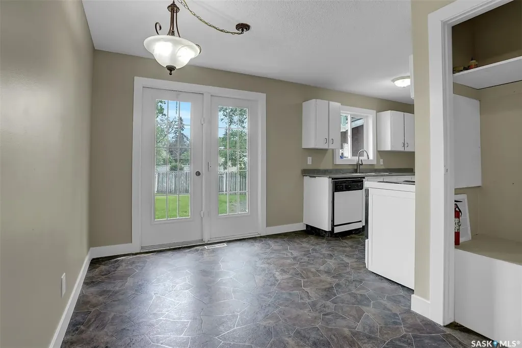 34 Armstrong Bay Regina SK S4N 4G7