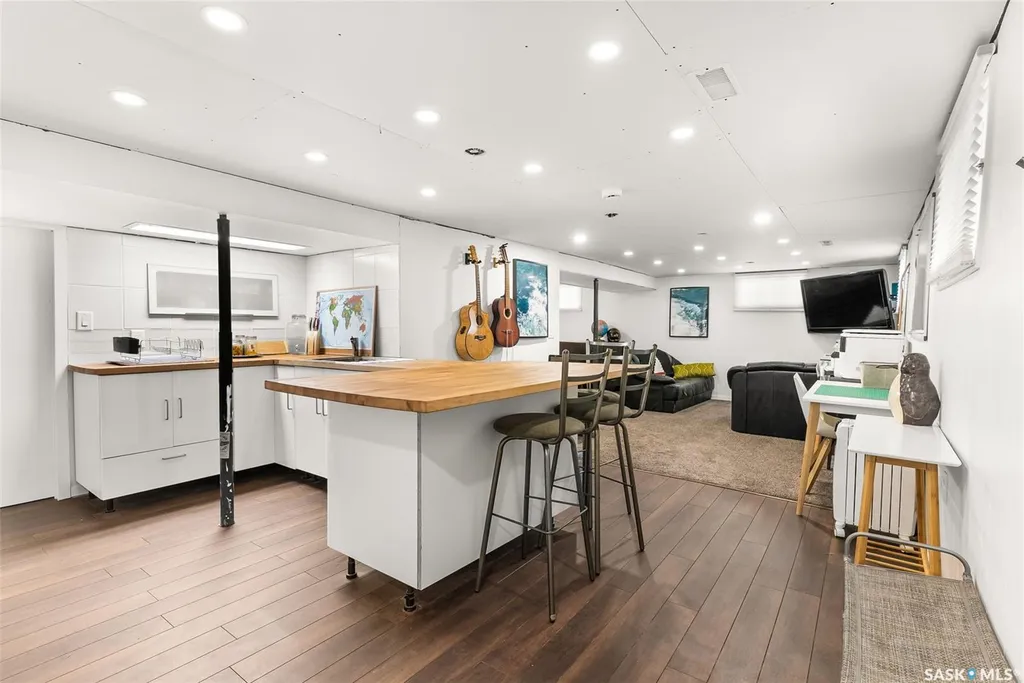 108 Douglas Avenue E Regina SK S4N 1H3