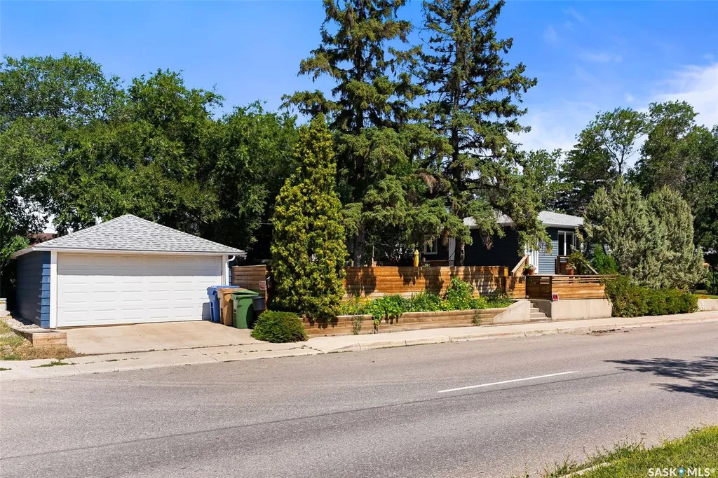108 Douglas Avenue E Regina SK S4N 1H3