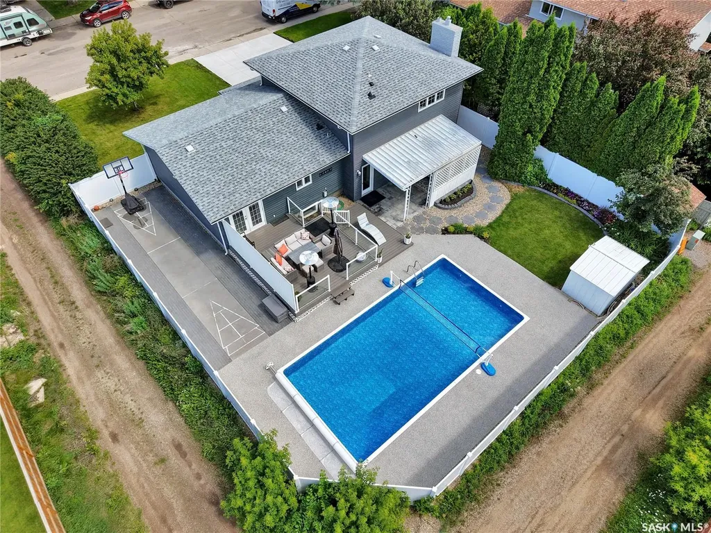 217 Mount Allison Crescent Saskatoon SK S7H 4G6