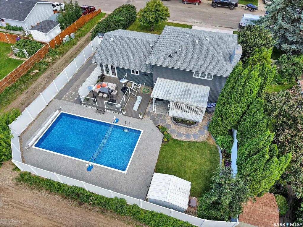 217 Mount Allison Crescent Saskatoon SK S7H 4G6