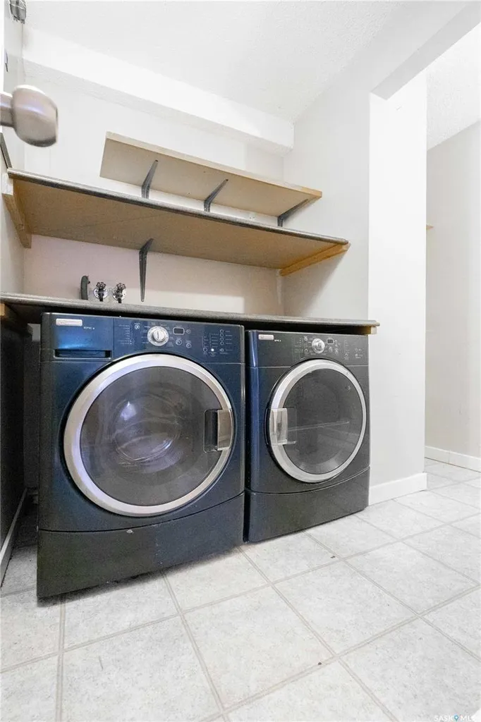 160 Gore Place Regina SK S4T 7S4