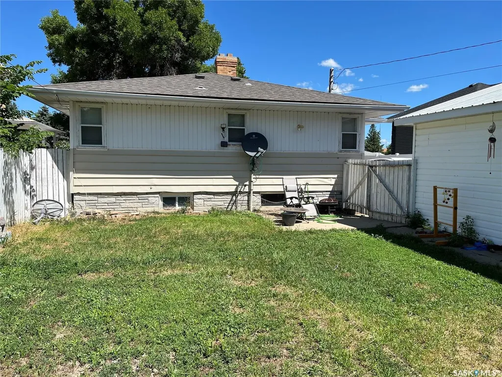 112 2nd Avenue W Gravelbourg SK S0H 1X0