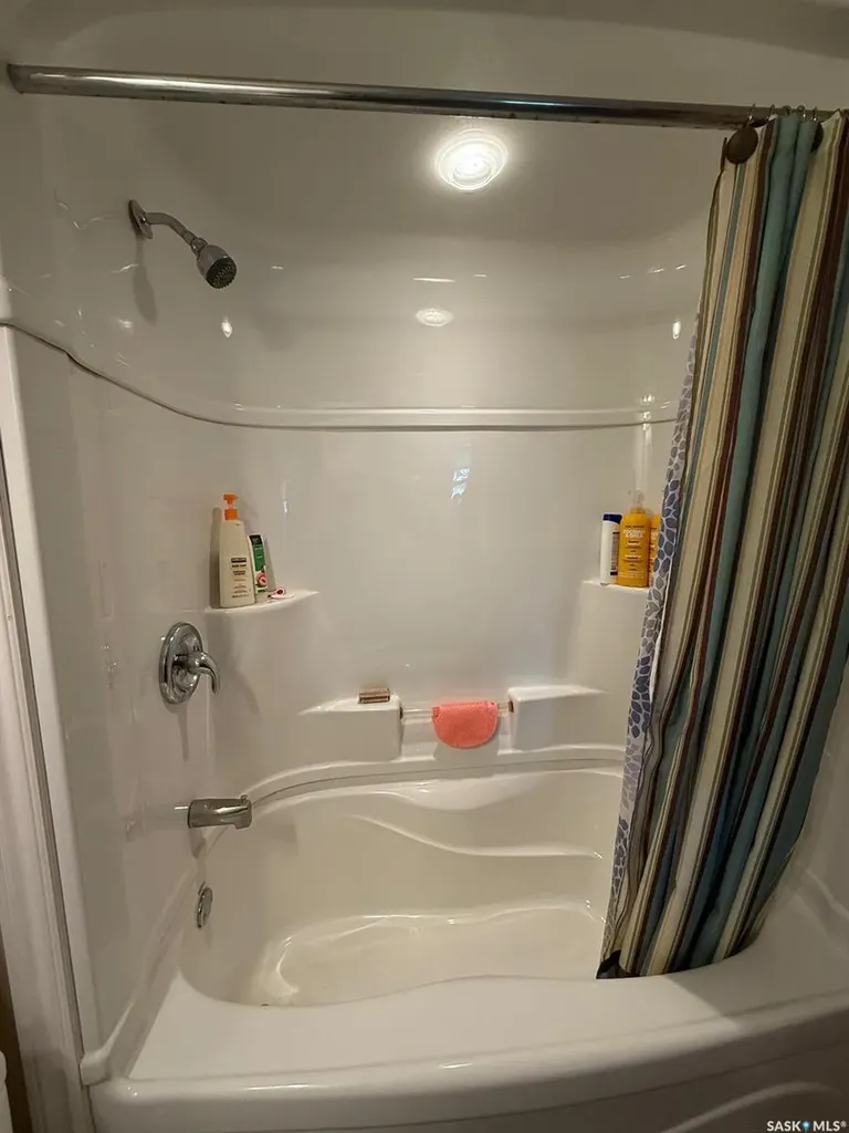 204 Walanne Way Turtle View SK S0M 1J0