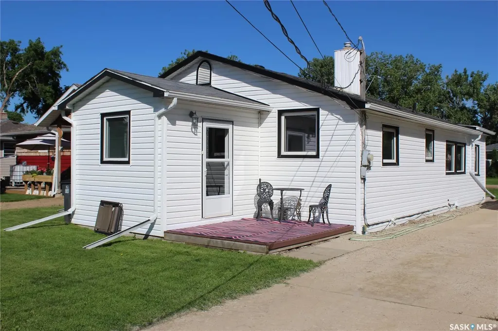 213 Westman Street Midale SK S0C 1S0