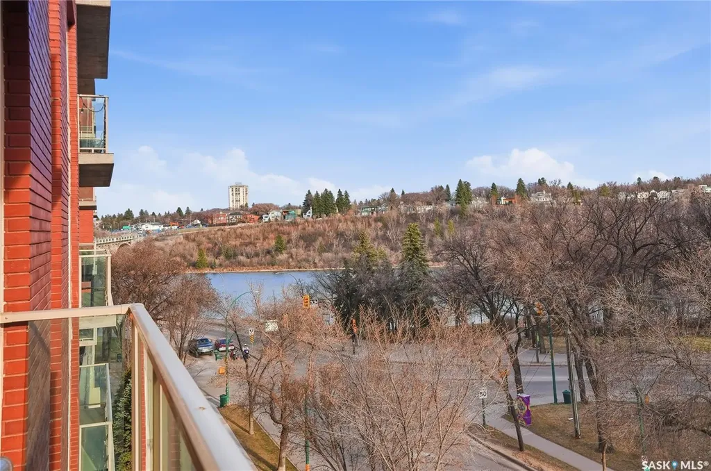 902 Spadina Crescent E Saskatoon SK S7K 0G8