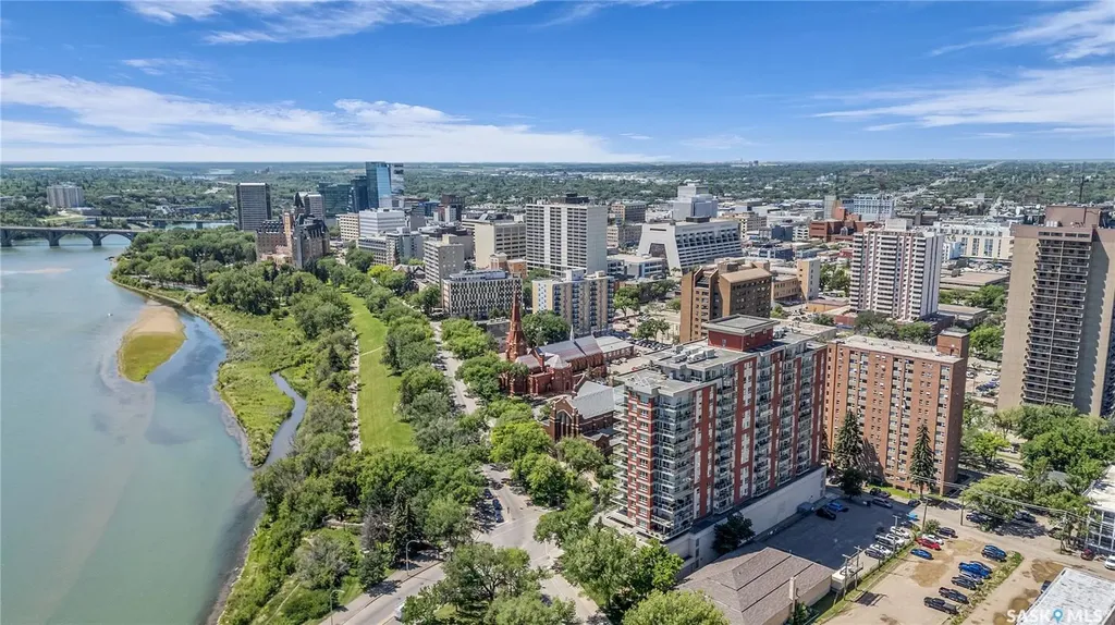 902 Spadina Crescent E Saskatoon SK S7K 0G8
