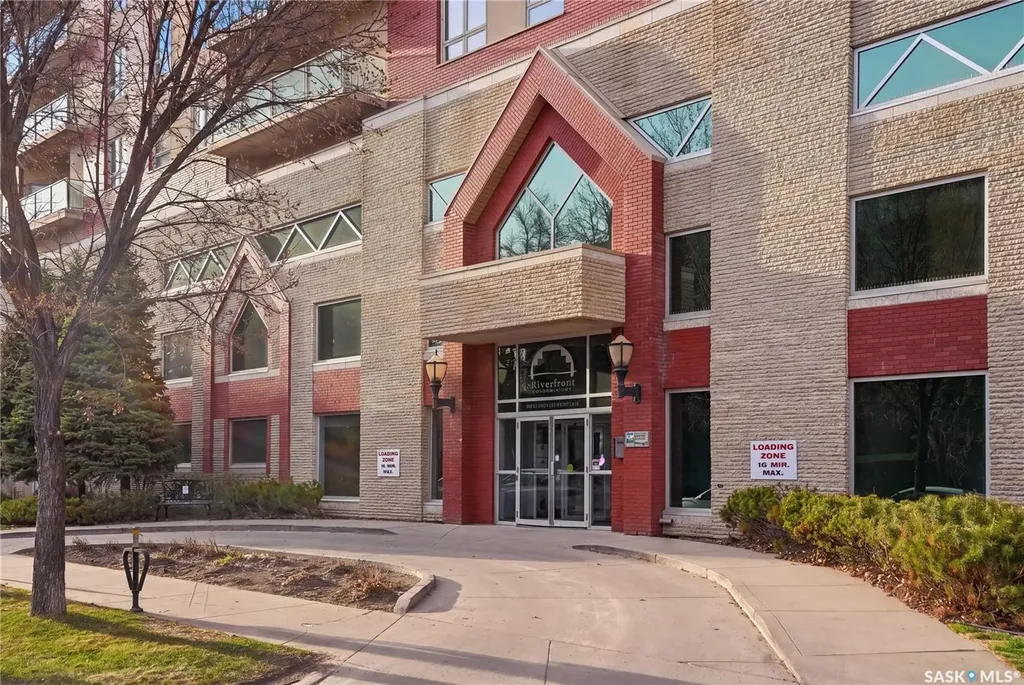 902 Spadina Crescent E Saskatoon SK S7K 0G8