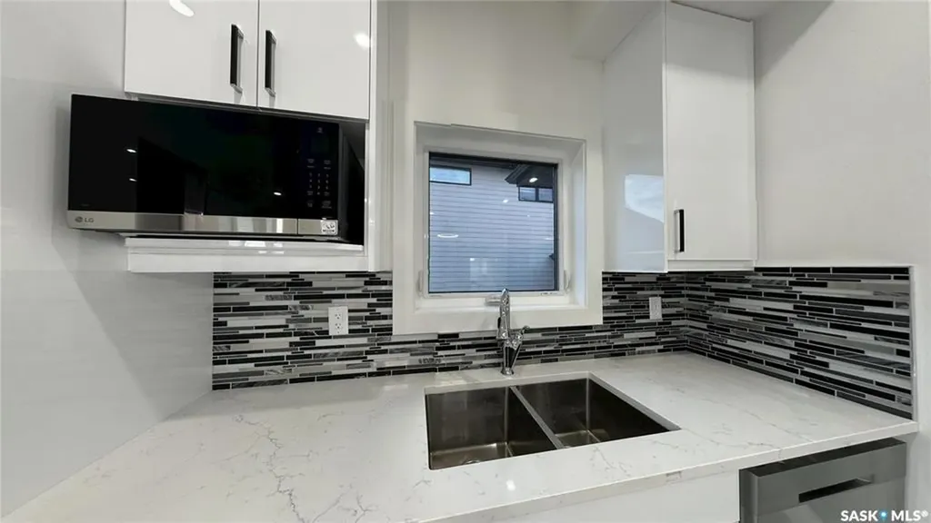 351 Kinloch Bay Saskatoon SK S7M 5N8