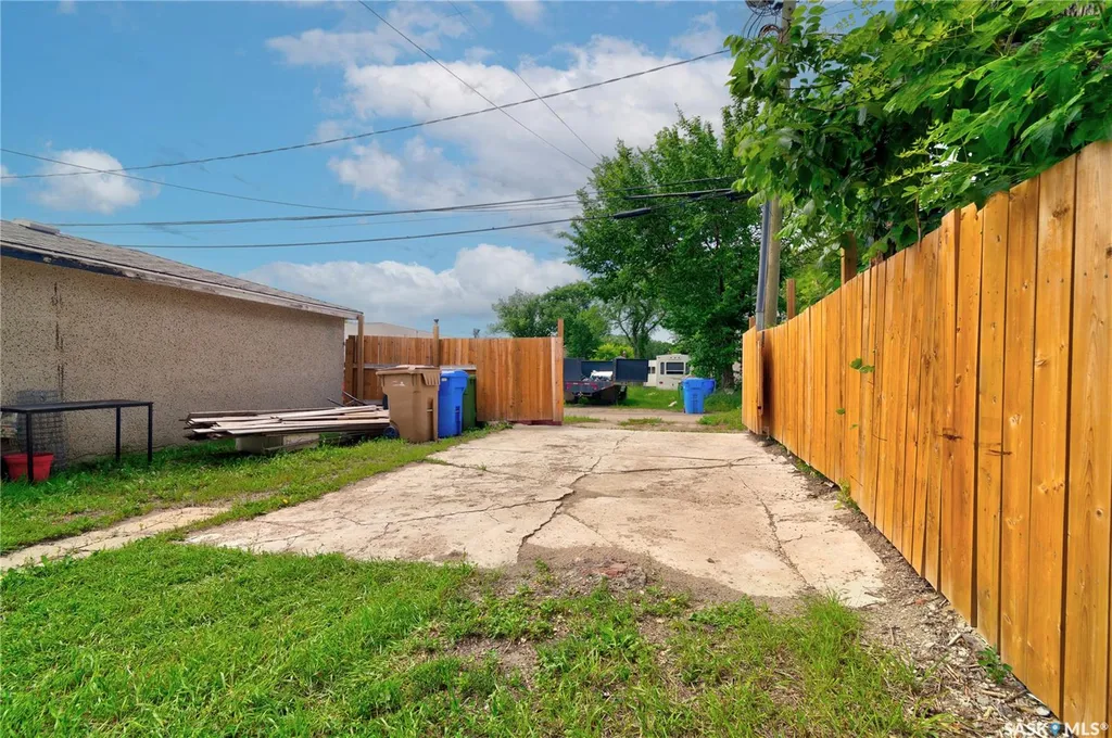 1760 Quebec Street Regina SK S4P 1J3