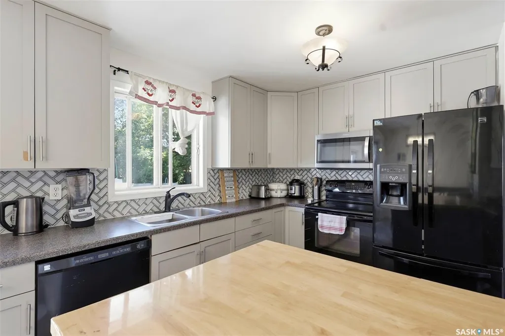 123 Kirkpatrick Crescent Saskatoon SK S7L 6Z1