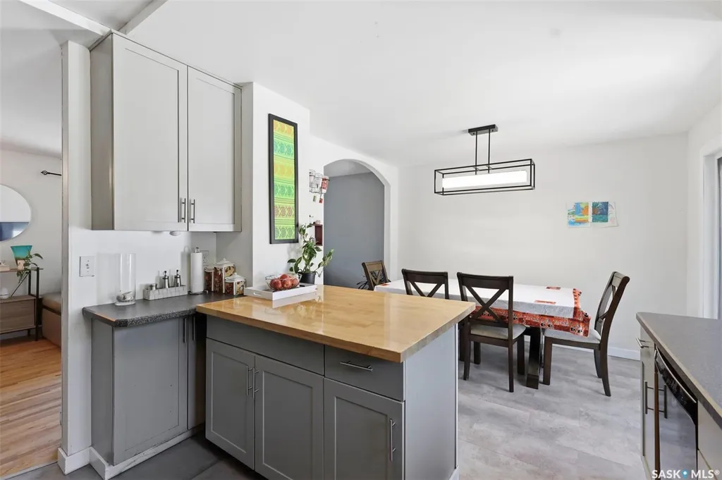 123 Kirkpatrick Crescent Saskatoon SK S7L 6Z1