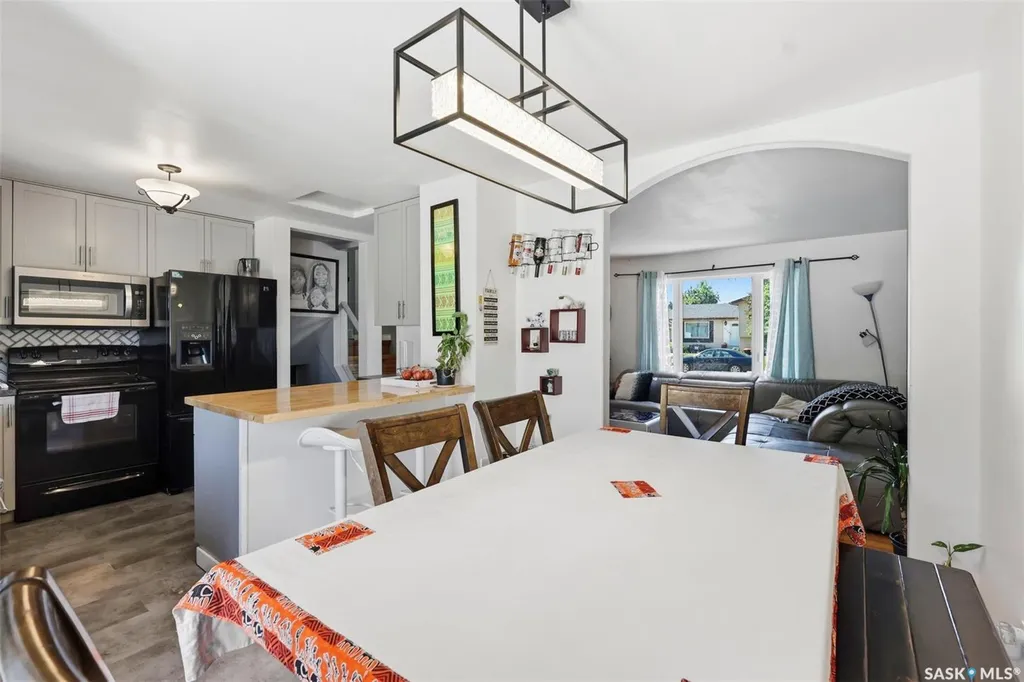 123 Kirkpatrick Crescent Saskatoon SK S7L 6Z1
