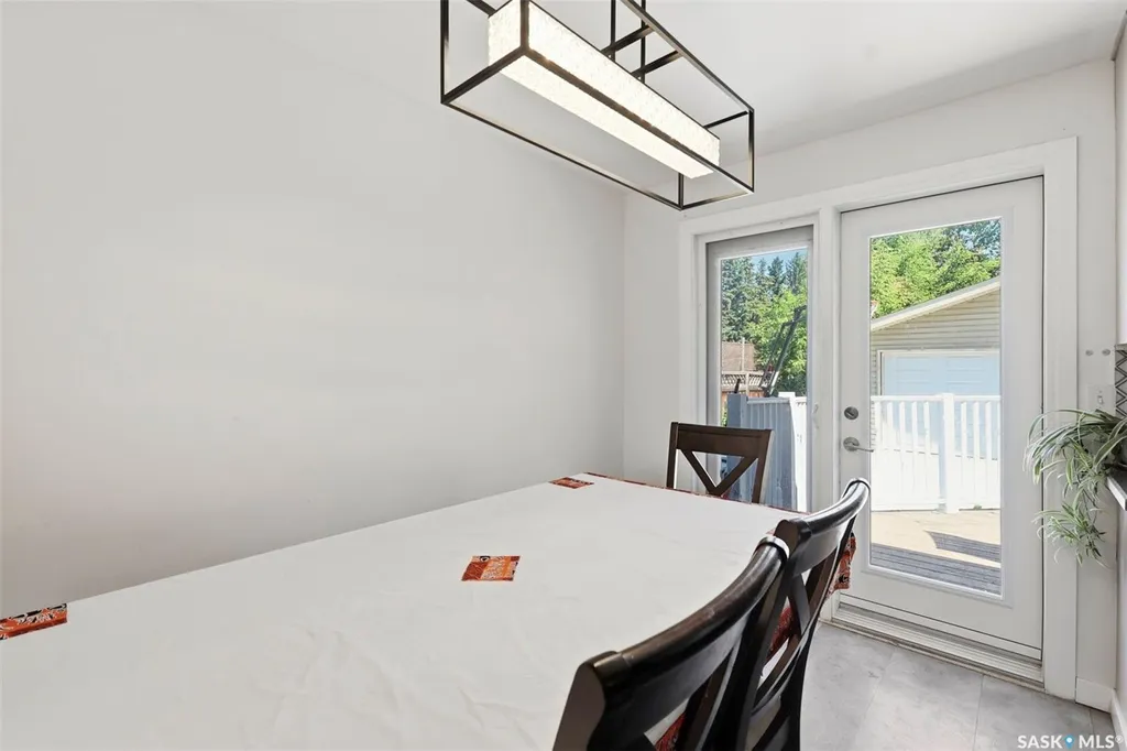 123 Kirkpatrick Crescent Saskatoon SK S7L 6Z1