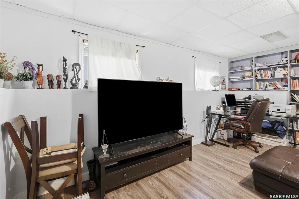 123 Kirkpatrick Crescent Saskatoon SK S7L 6Z1