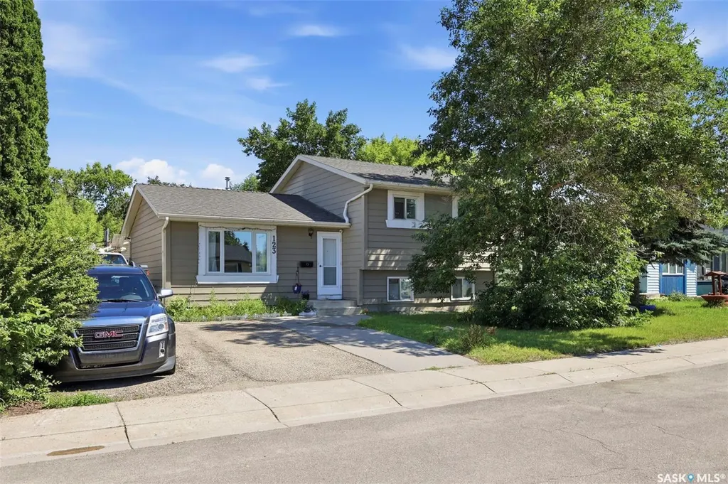 123 Kirkpatrick Crescent Saskatoon SK S7L 6Z1