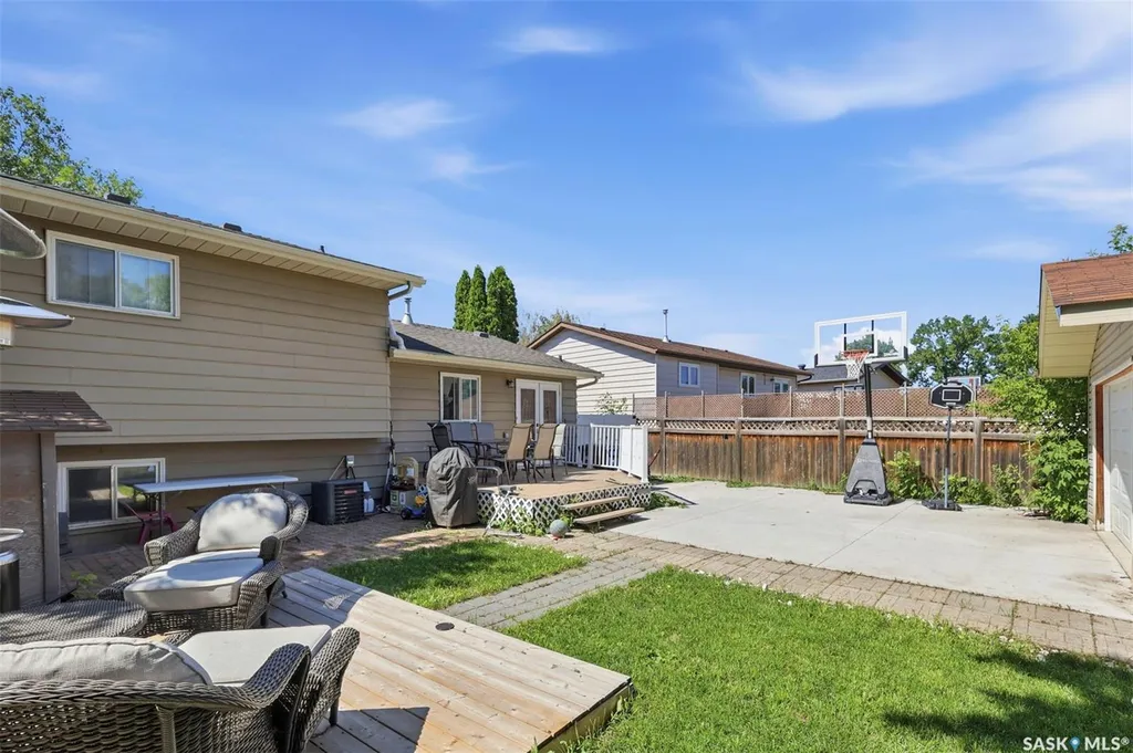 123 Kirkpatrick Crescent Saskatoon SK S7L 6Z1