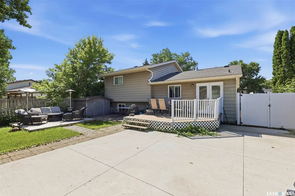 123 Kirkpatrick Crescent Saskatoon SK S7L 6Z1