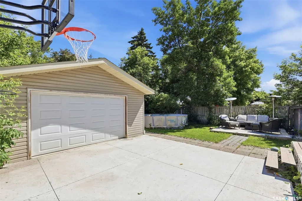 123 Kirkpatrick Crescent Saskatoon SK S7L 6Z1
