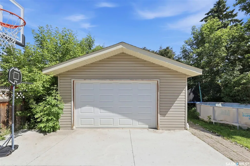 123 Kirkpatrick Crescent Saskatoon SK S7L 6Z1