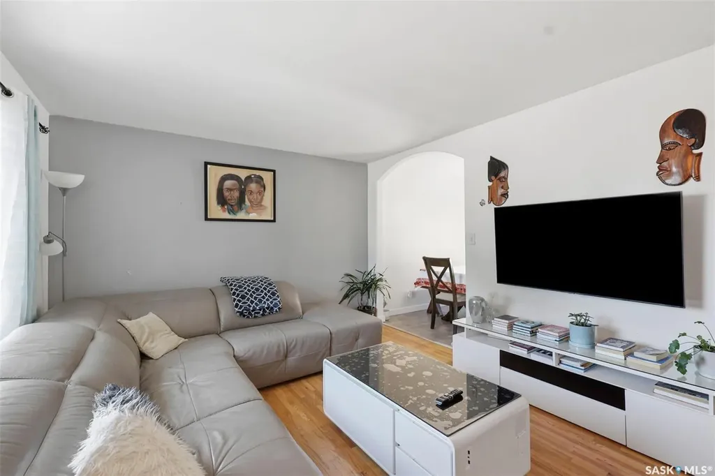 123 Kirkpatrick Crescent Saskatoon SK S7L 6Z1