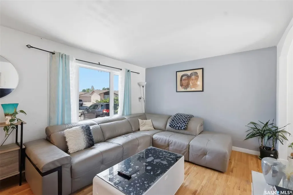 123 Kirkpatrick Crescent Saskatoon SK S7L 6Z1