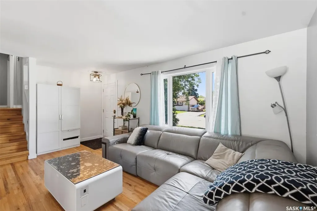 123 Kirkpatrick Crescent Saskatoon SK S7L 6Z1