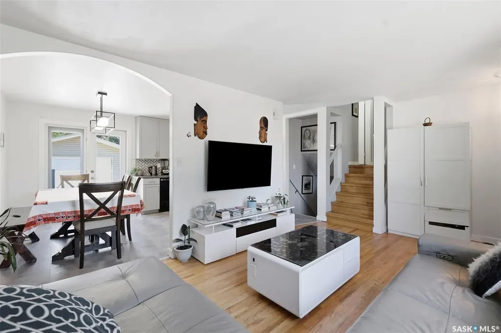 123 Kirkpatrick Crescent Saskatoon SK S7L 6Z1