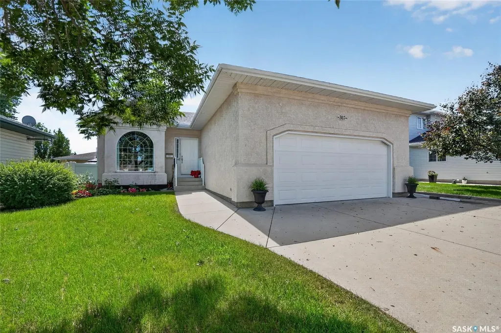 307 Sumner Lane Saskatoon SK S7L 7L7