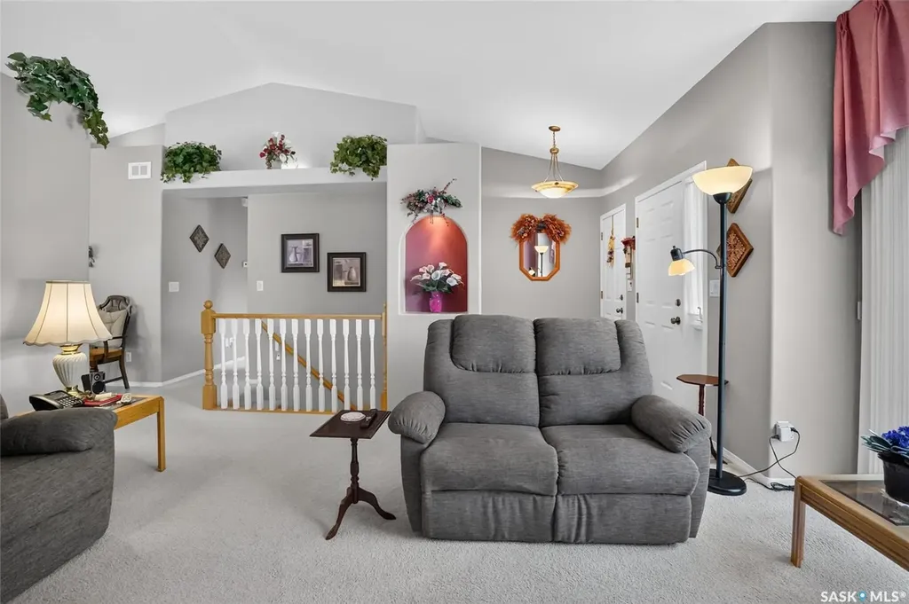 307 Sumner Lane Saskatoon SK S7L 7L7