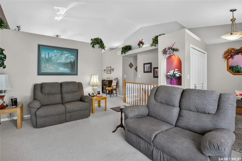 307 Sumner Lane Saskatoon SK S7L 7L7