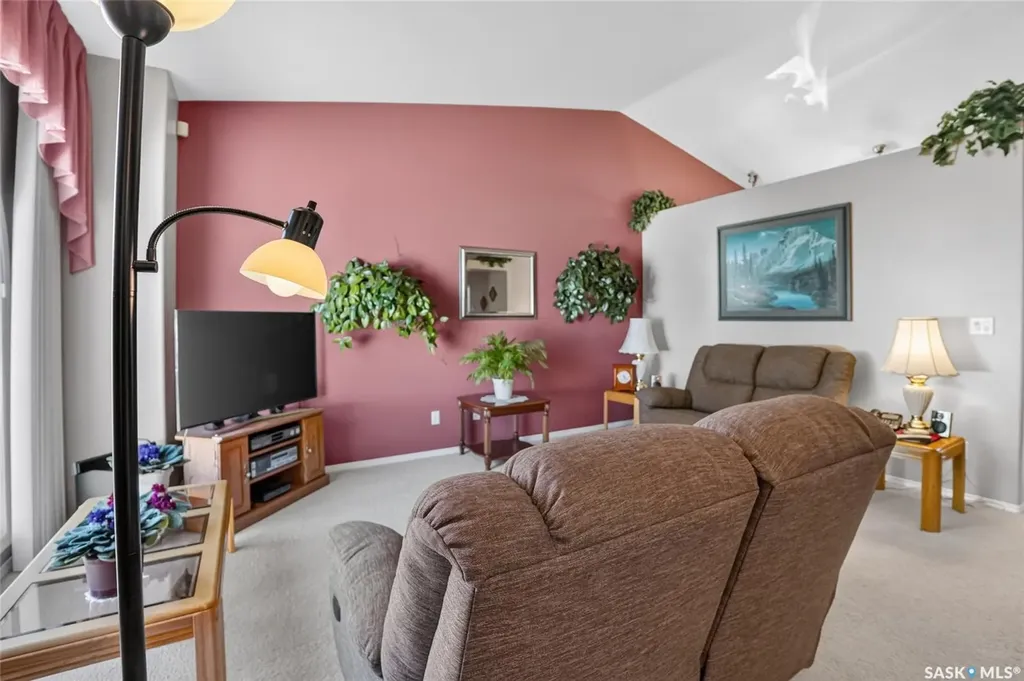 307 Sumner Lane Saskatoon SK S7L 7L7