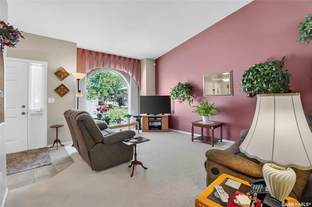 307 Sumner Lane Saskatoon SK S7L 7L7