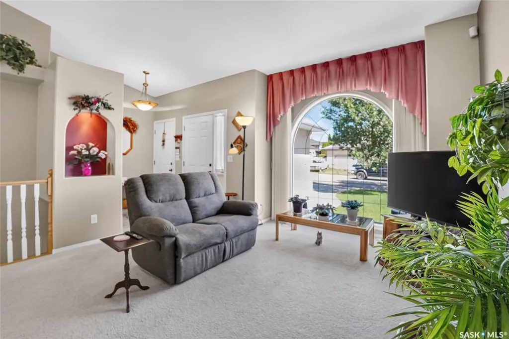 307 Sumner Lane Saskatoon SK S7L 7L7