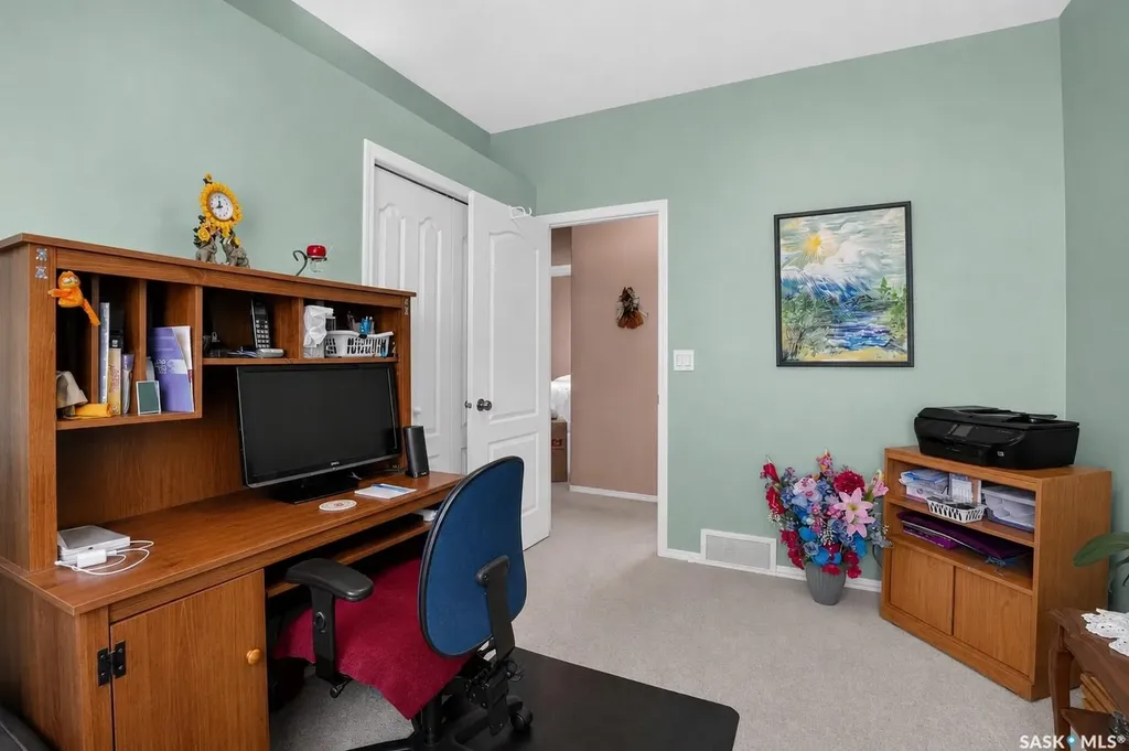 307 Sumner Lane Saskatoon SK S7L 7L7