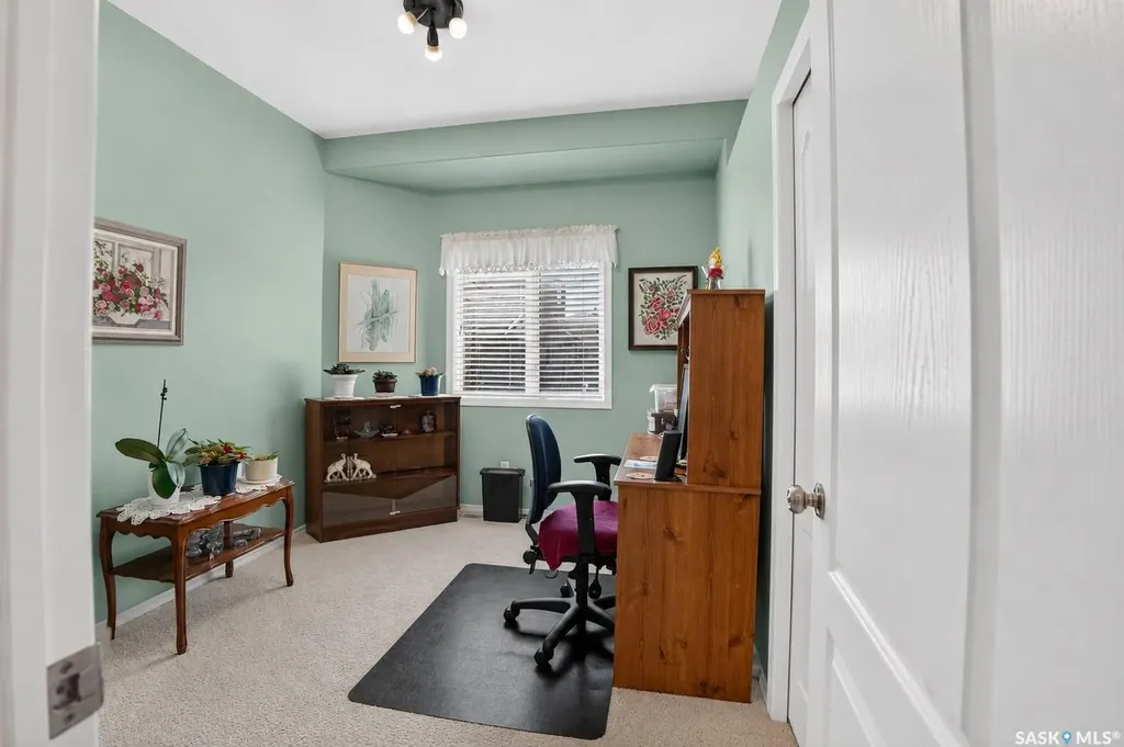 307 Sumner Lane Saskatoon SK S7L 7L7