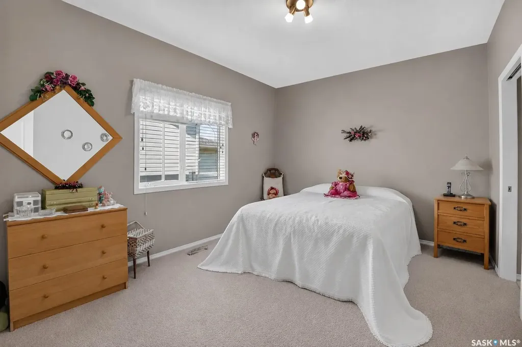 307 Sumner Lane Saskatoon SK S7L 7L7