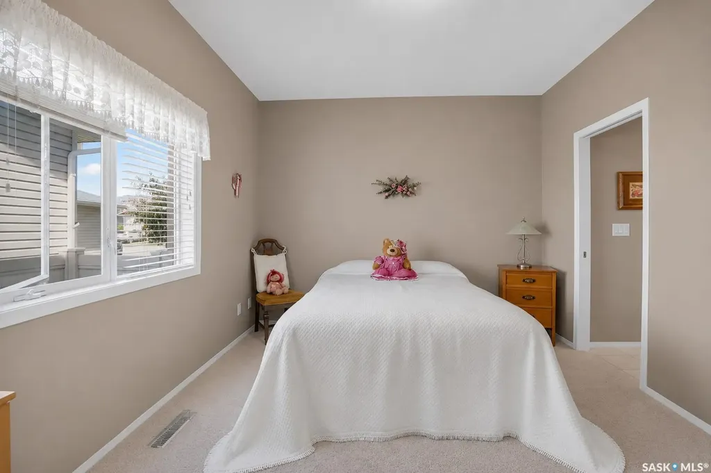 307 Sumner Lane Saskatoon SK S7L 7L7