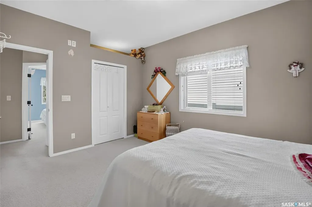 307 Sumner Lane Saskatoon SK S7L 7L7
