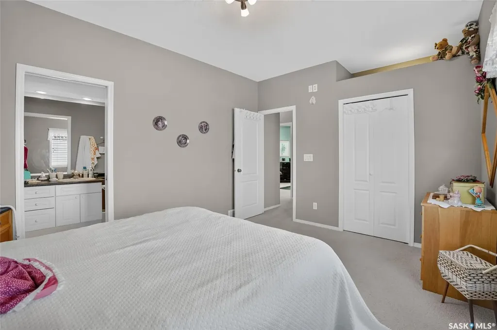 307 Sumner Lane Saskatoon SK S7L 7L7