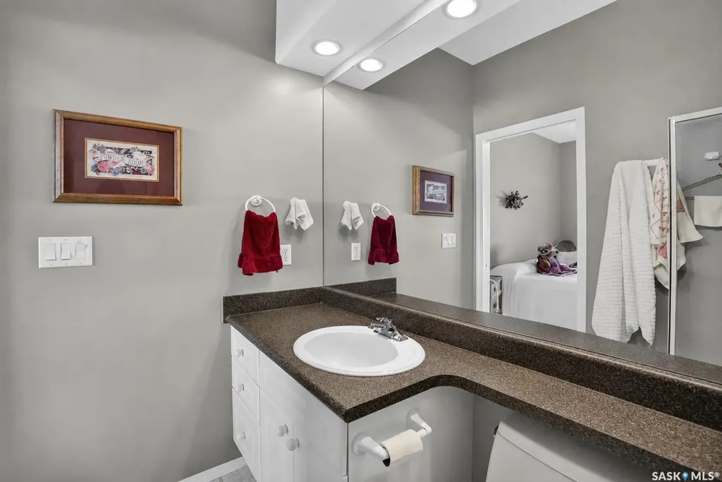 307 Sumner Lane Saskatoon SK S7L 7L7