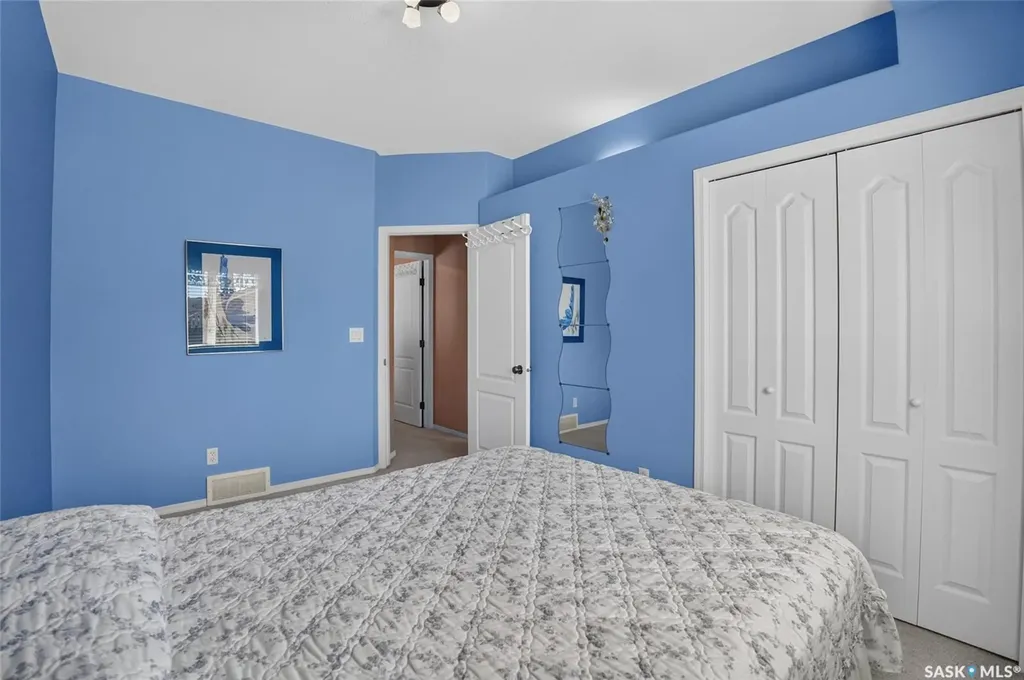 307 Sumner Lane Saskatoon SK S7L 7L7