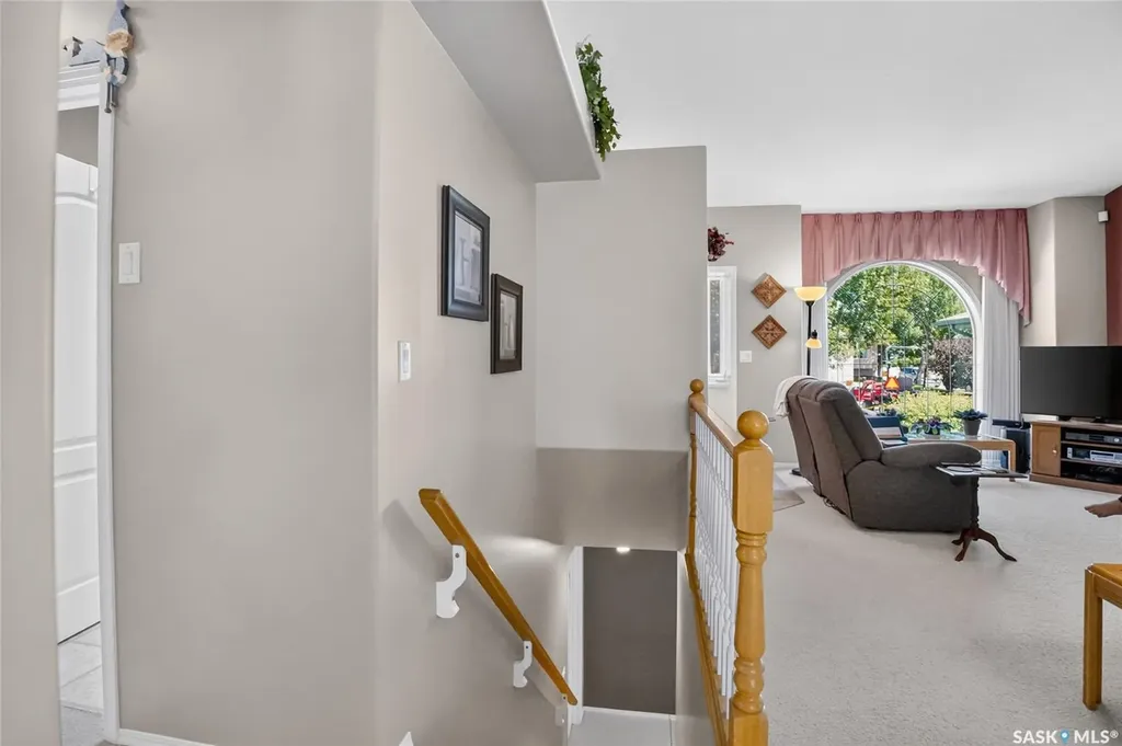 307 Sumner Lane Saskatoon SK S7L 7L7