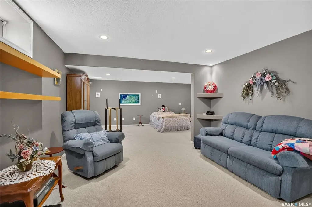 307 Sumner Lane Saskatoon SK S7L 7L7