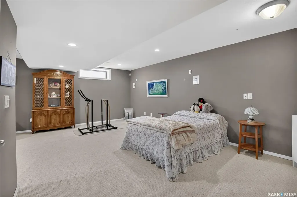 307 Sumner Lane Saskatoon SK S7L 7L7