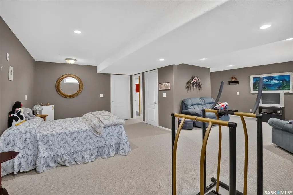 307 Sumner Lane Saskatoon SK S7L 7L7