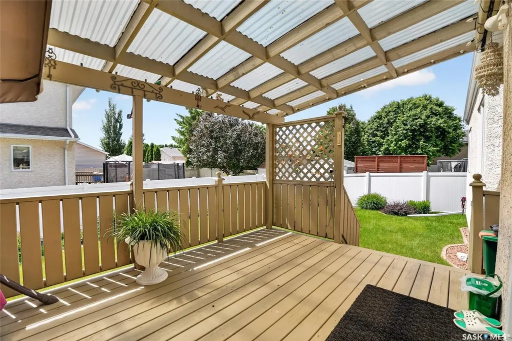 307 Sumner Lane Saskatoon SK S7L 7L7