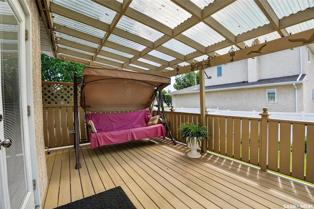 307 Sumner Lane Saskatoon SK S7L 7L7