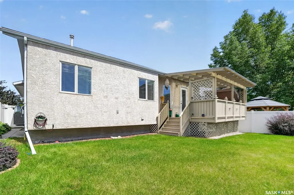 307 Sumner Lane Saskatoon SK S7L 7L7