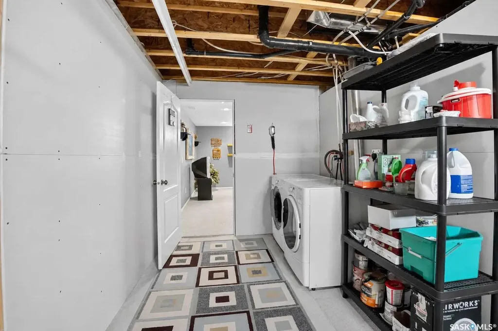 307 Sumner Lane Saskatoon SK S7L 7L7